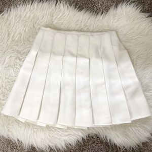 🤍 White tennis skirt